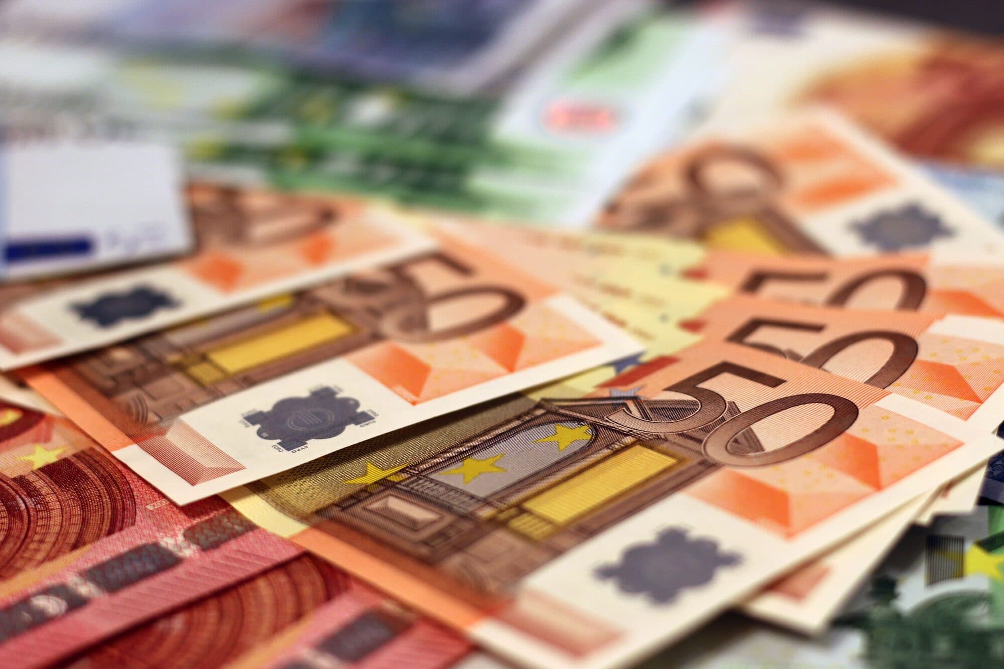 A stack of euro banknotes, symbolizing an idle account balance
